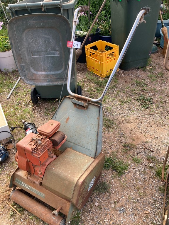 Webb 14 inch online cylinder mower