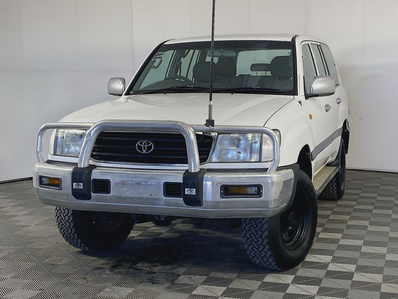 1999 Toyota Landcruiser GXL (4x4) FZJ105R Manual 8 Seats Wagon Auction ...