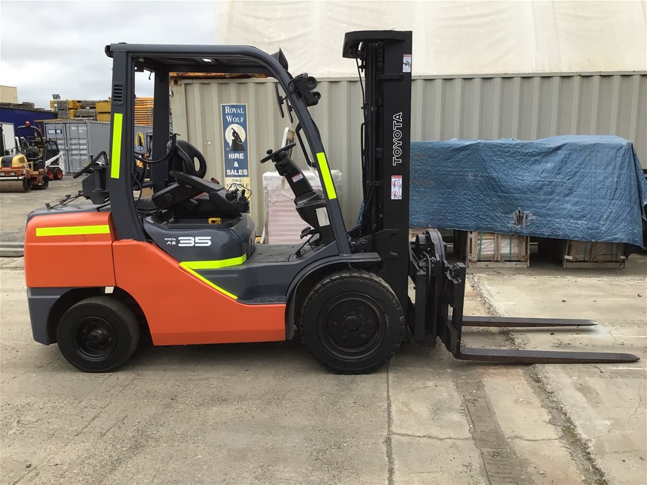 Forklifts, Walkie Stackers, Sweepers & Attachments