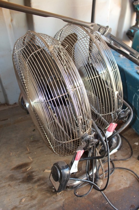 2 x Dynabreeze 450mm industrial floor fans Auction (00557003887