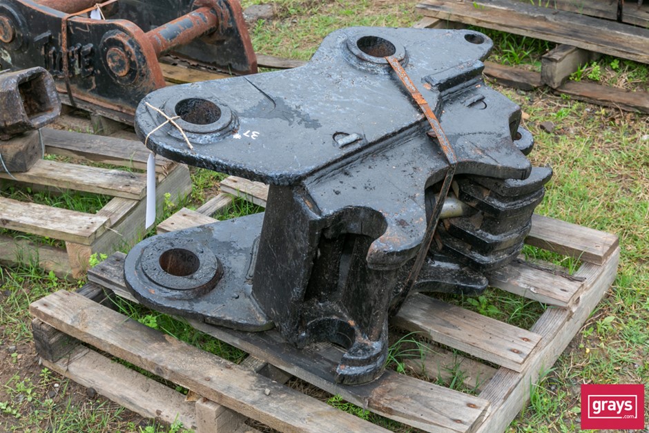 Excavator Lock Hitch Auction (00375050677) Grays Australia