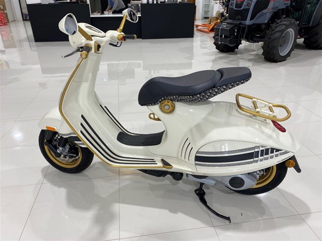 2021 Vespa Christian Dior Scooter – 0km Brand New! Auction (0001