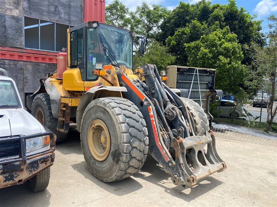 Volvo L120 Loader