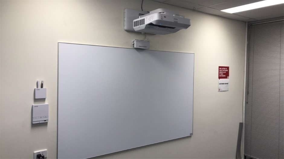 Overhead projector and screen EPSON EB1460Ui Auction (18423024854