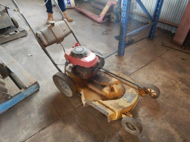 Victa Super 600 Lawn Mower Auction (0022-8017045) | Grays Australia