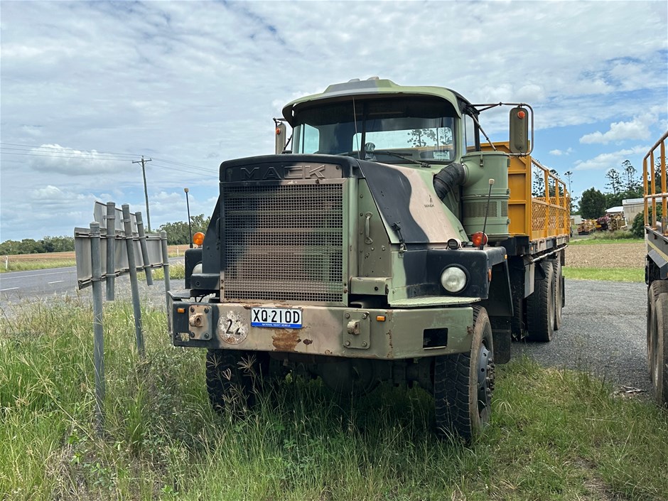 Ex. Army - Mack 6 x 6 Truck