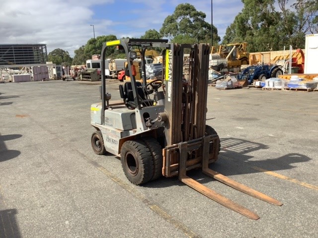 2013 Nissan JF02A250 Counterbalance 2T Diesel Container Mast Forklift ...