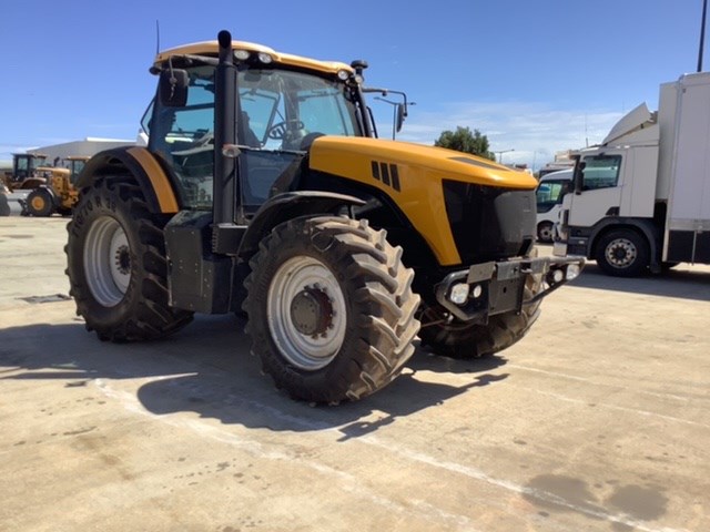 JBC 7230 Tractor & Hyundai Robex 210W Excavator
