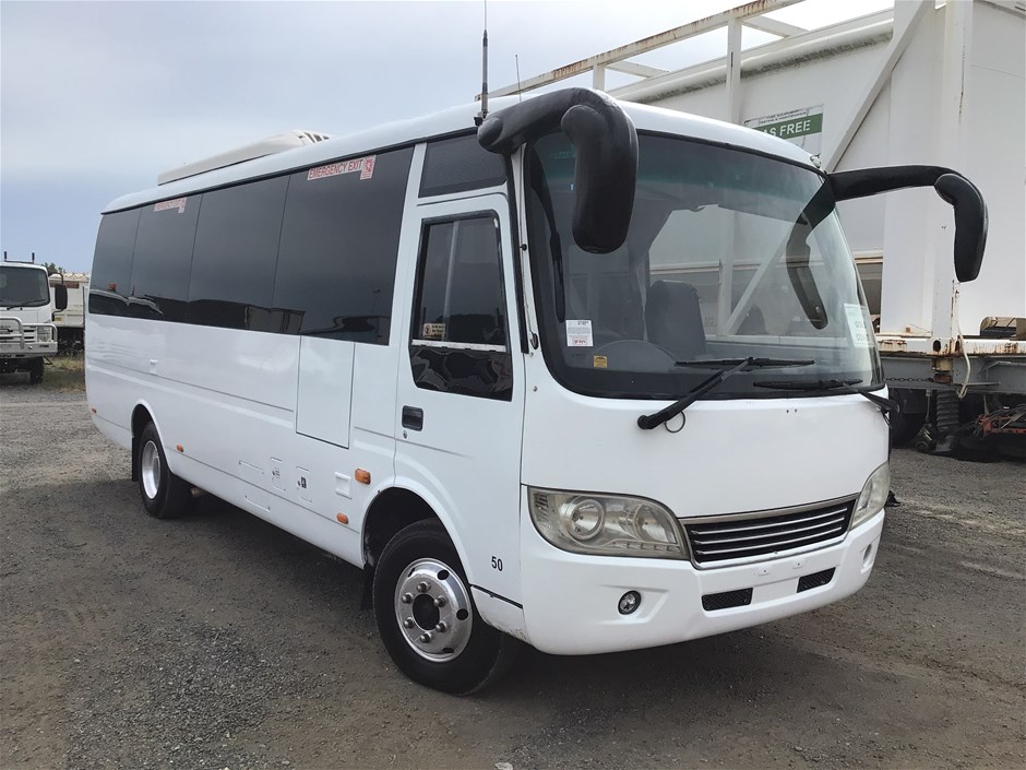 2013 Higer Munro 4 x 2 Bus