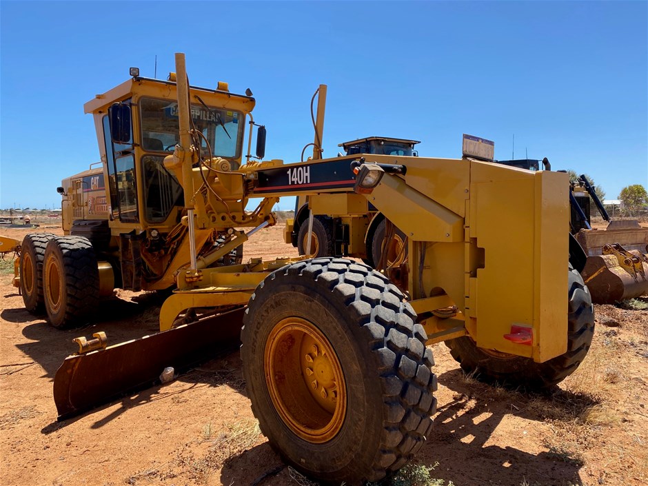 Grader, Trucks, Continaers & Construction Equip