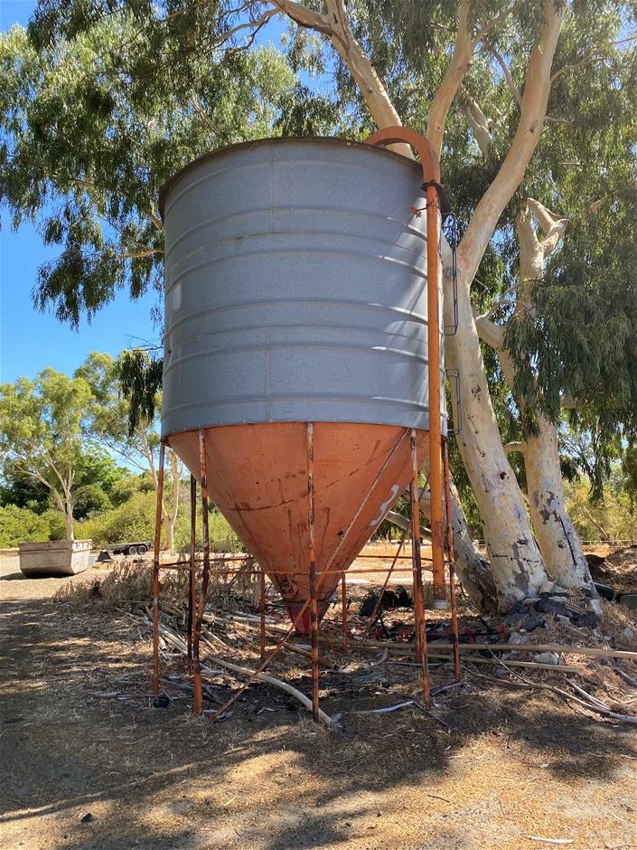 1983 Grain Silo Auction (00109039529) Grays Australia