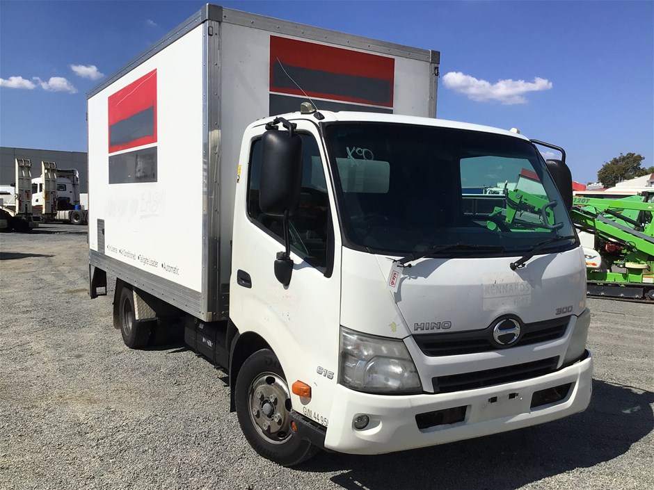 <p>2013 Hino 300  4 x 2 Pantech Truck</p>