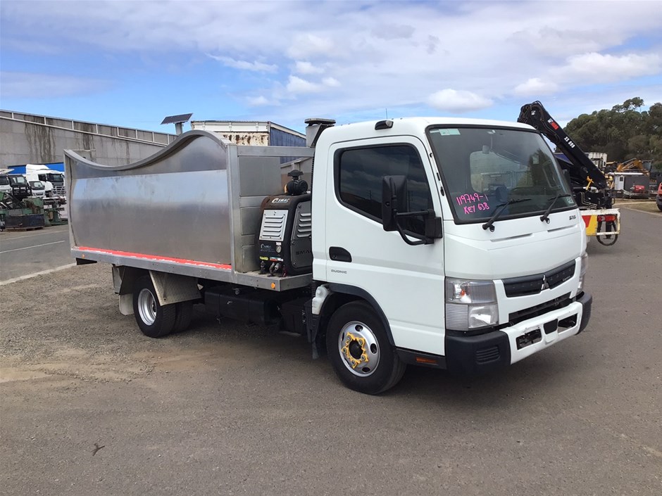 <p>2019 Mitsubishi  Canter 4 x 2 Service Truck</p>