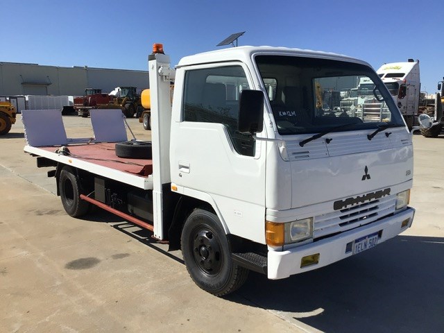 <p>1988 Mitsubishi Canter 4 x 2 Tilt Tray Truck</p>