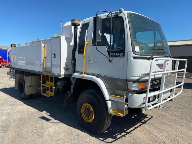 <p>1994 Hino Osprey Medium 700 4 x 4 Fire Truck</p>