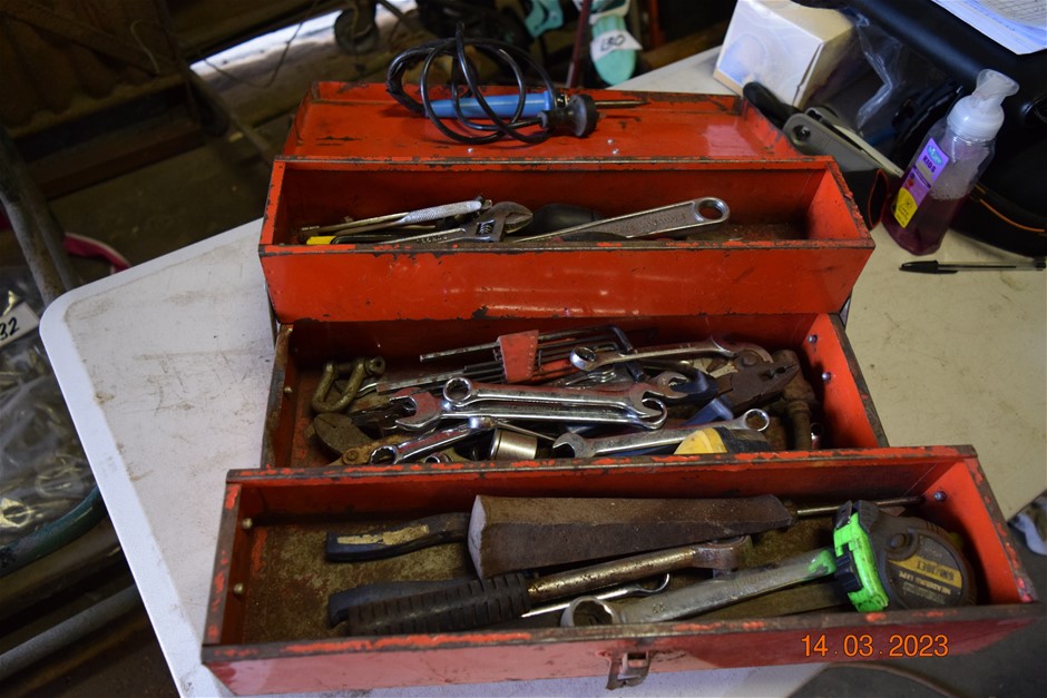 Metal Tool Box with Assorted Hand Tools Auction (01049039843) Grays