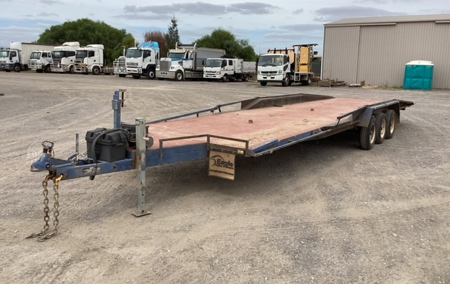 <p>2017 Eagle Trailers Transporter Trailer, Triaxle Flat Top </p>