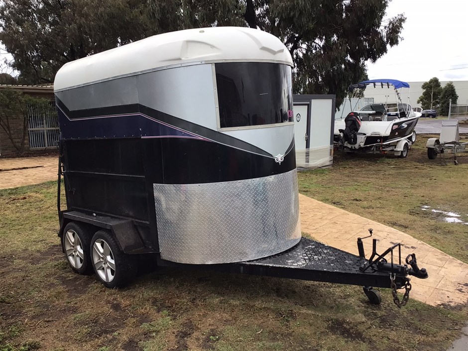 1999 DUBFLOAT 2HSL Tandem Axle Horse Trailer Auction (000120076810