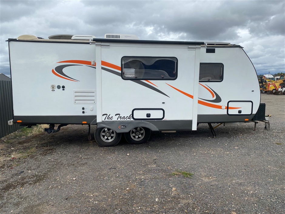 <p>2017 Cell Track 22” Slide Out Caravan</p>