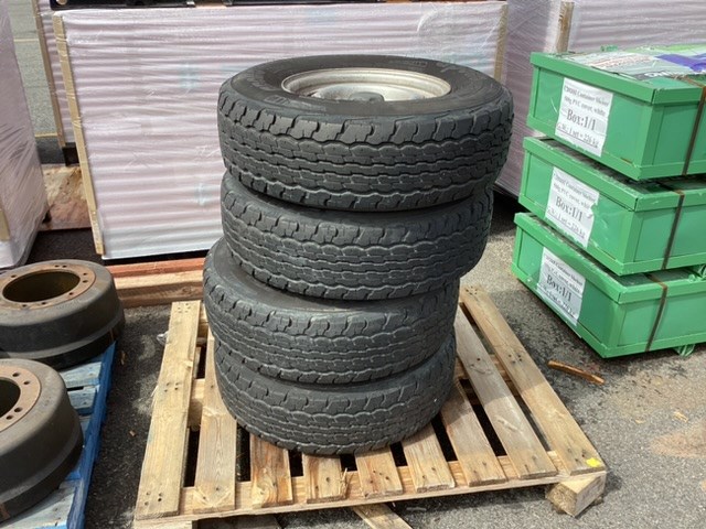 Pallet of 4x Ford Ranger Rims and Tyres Auction (0060-9040882) | Grays ...