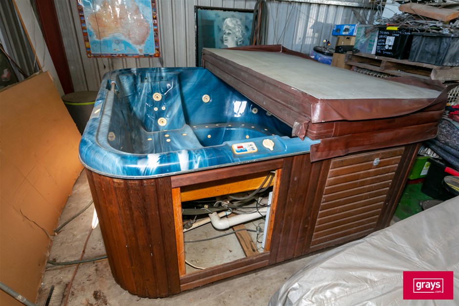 Stylus Spa Power 500 Spa Bath Auction (01005052396) Grays Australia