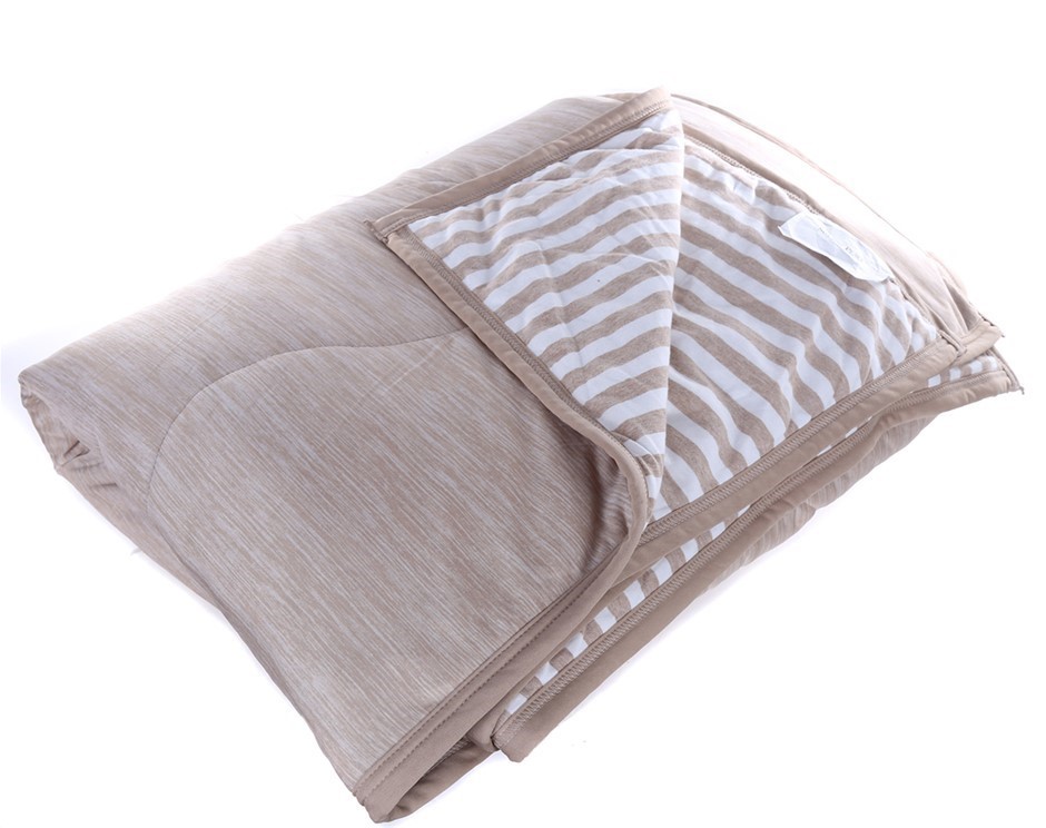 SUTTON PLACE COLLECTION Cooling Blanket, Brown. NB: Not in original packagi