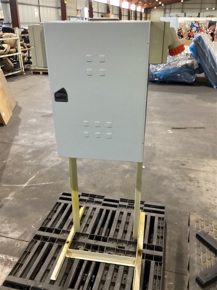 Unreserved Medical Supplies & Outdoor Furniture / Equipment 