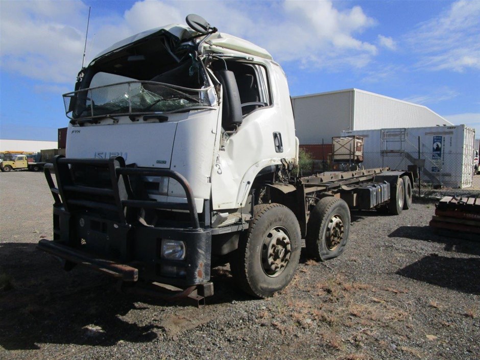2016 Isuzu FYH 2000 Twin Steer 8 x 4 Cab Chassis Truck