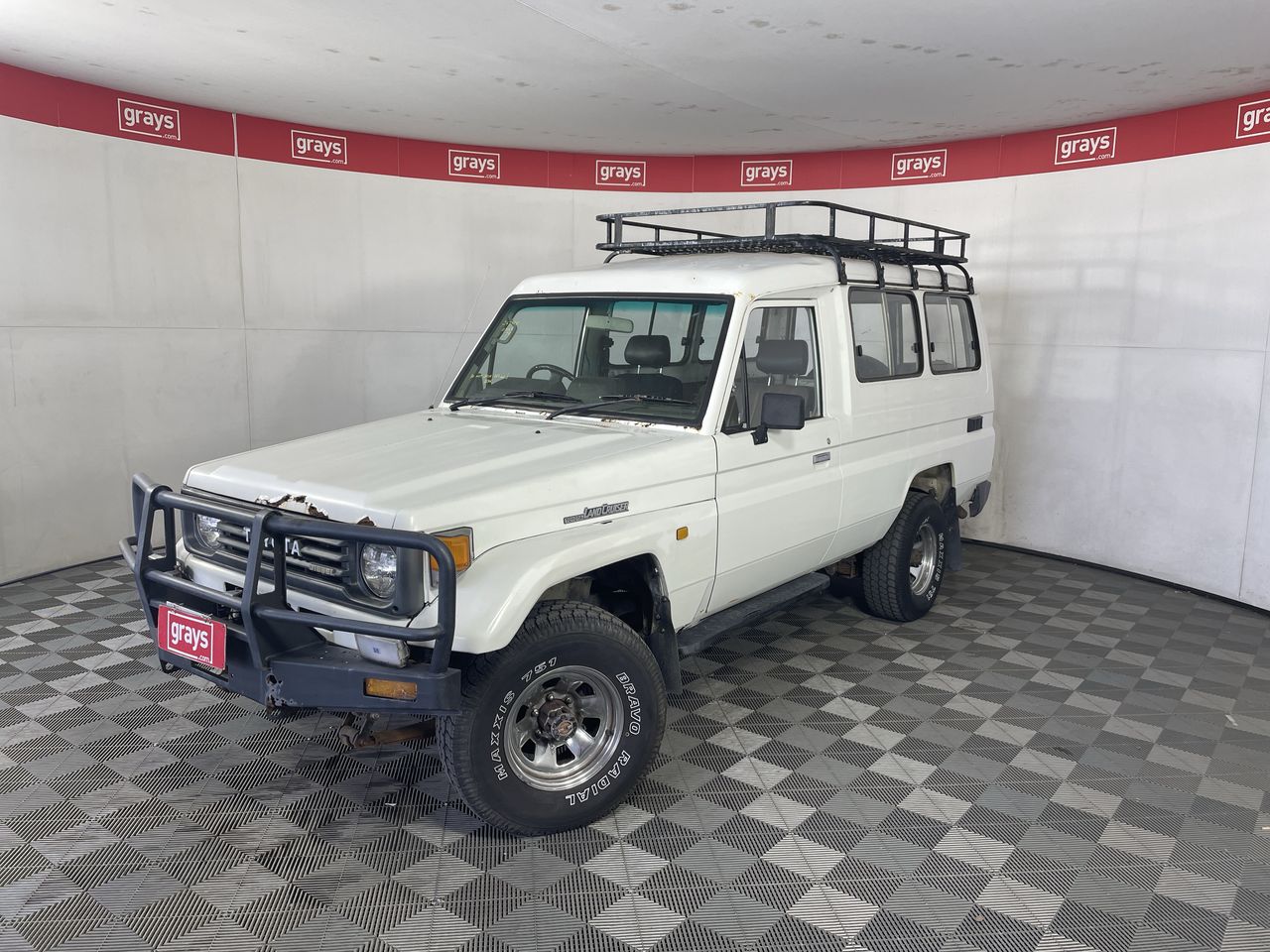 Toyota Landcruiser (4x4) 11 SEAT HZJ75 Manual Wagon