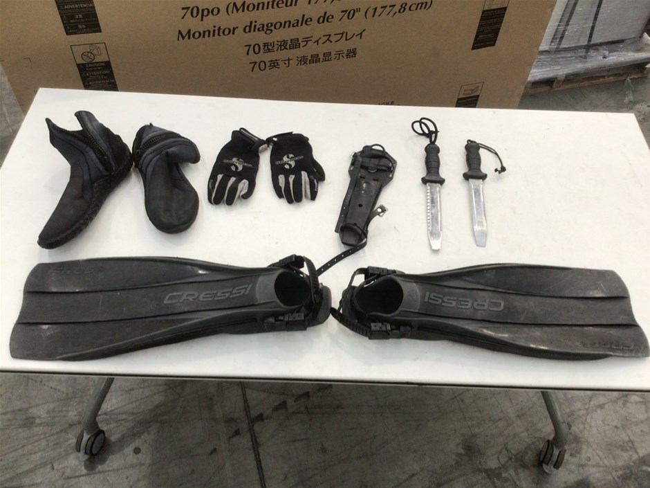  Unreserved Diving Equipment, Diving Suits & Weight Belts