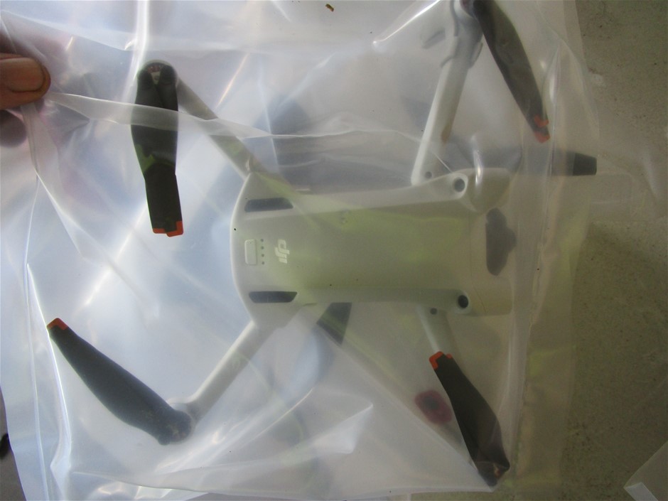 DJI Mini 3 Pro Drone, Torches, Target Caddie & Playstation 5 Controller