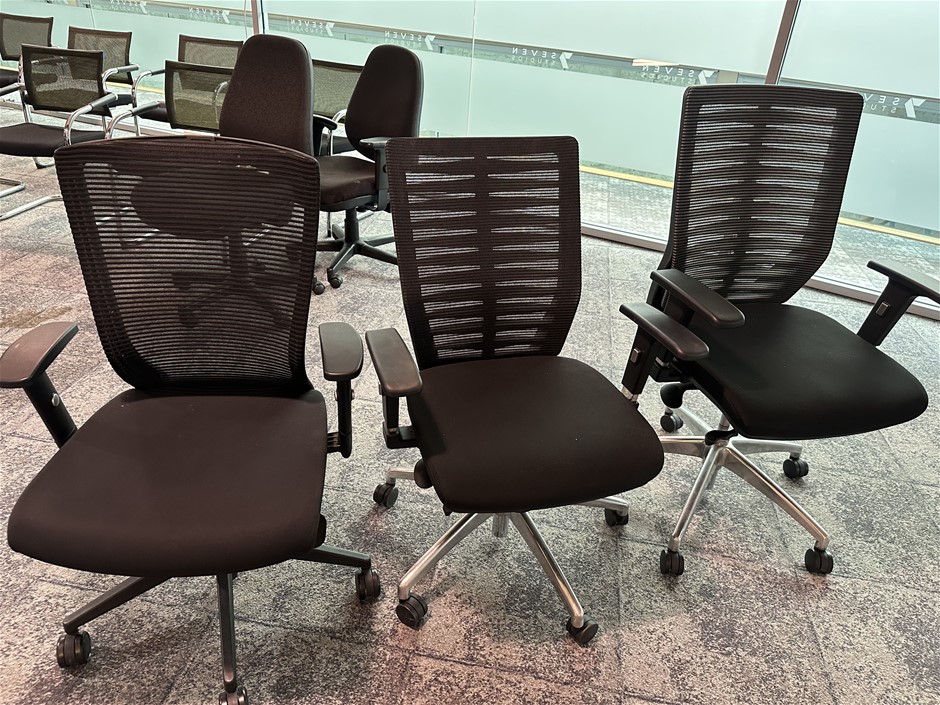 3 x Black upholstered gas lift chairs, with arms Auction (07235052703