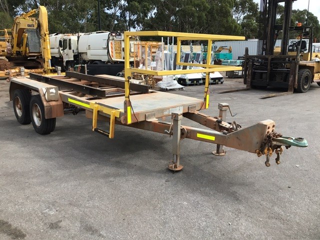 <p>2016 Barclay Engineering  BARC-PTA100 Tandem Skeletal Trailer</p>