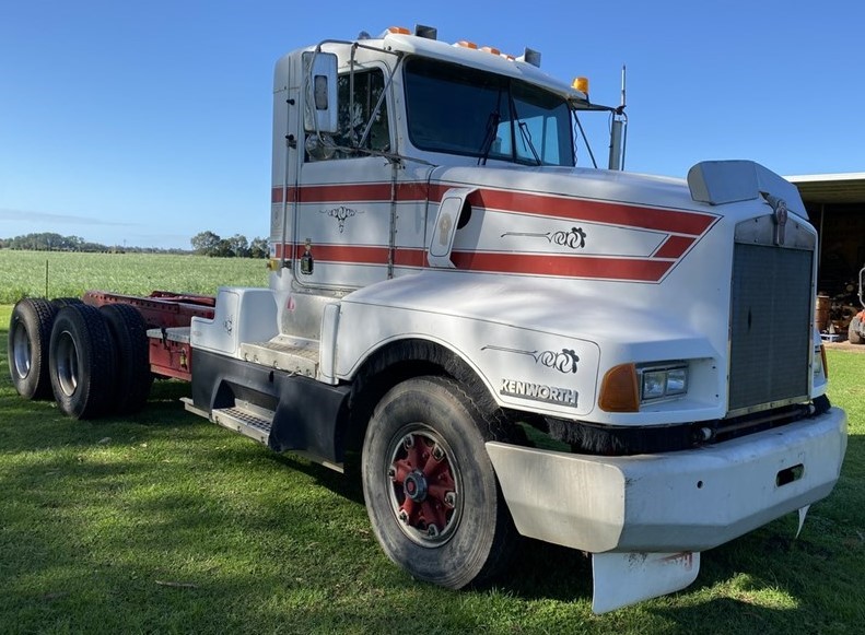 1990 Kenworth T600 6 x 4 Prime Mover Truck
