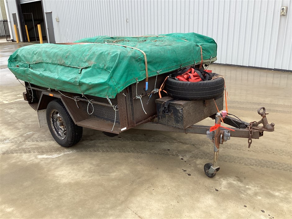 Unreserved 2000 Modern Trailers Camper Trailer & Kayaks