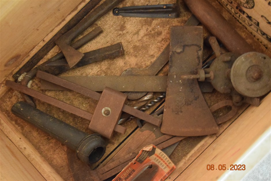Timber Tool Box with Assorted Hand Tool Auction (00379041389) Grays