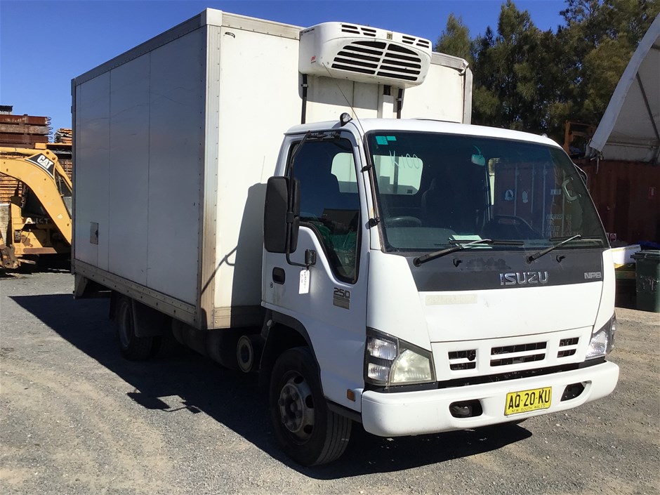 2007 Isuzu NPR 250 4 x 2 Refrigerated Body Truck