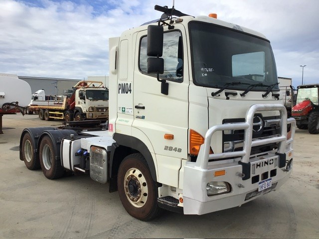 2011 Hino 700 Euro 5 6 x 4 Prime Mover