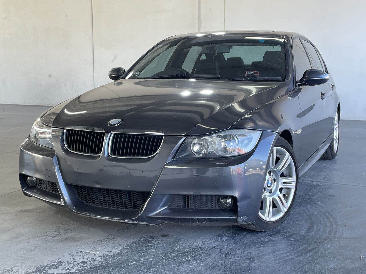 Unres 2006 BMW 320i E90 Automatic Sedan