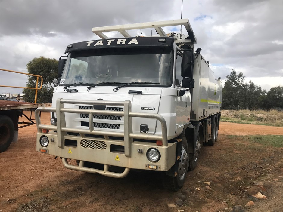 <p>2013 Tatra 0 8 x 8 Service Truck</p>