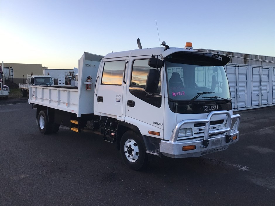 <p>2001 Isuzu FRR 500 (4 x 2) Tipper Truck</p>