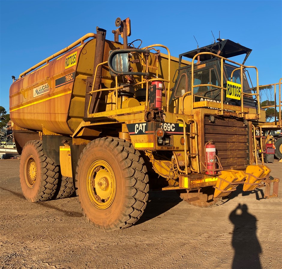 <p>1987 Caterpillar  769C 6 x 6  Rigid Tipper Truck</p>