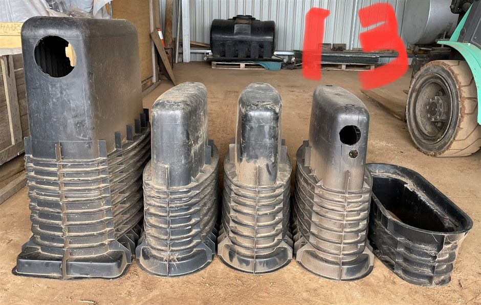 Assorted Oval PVC Pits x 4, Frames x 1 Auction (0013-3025656) | Grays ...