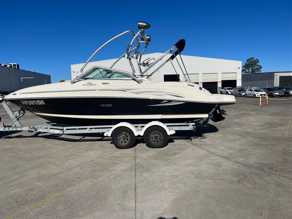 2005 Searay 220 Bowrider Boat, 5.0 MPi Mercruiser V8 Engine