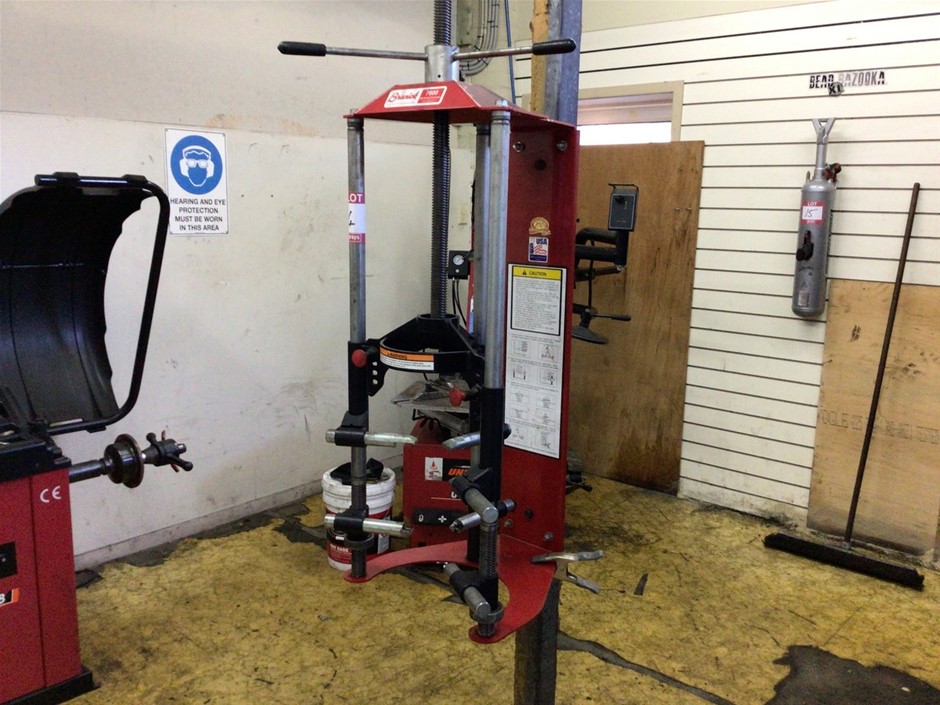 Branick 7600 Strut Spring Compressor Auction (00147045475) Grays