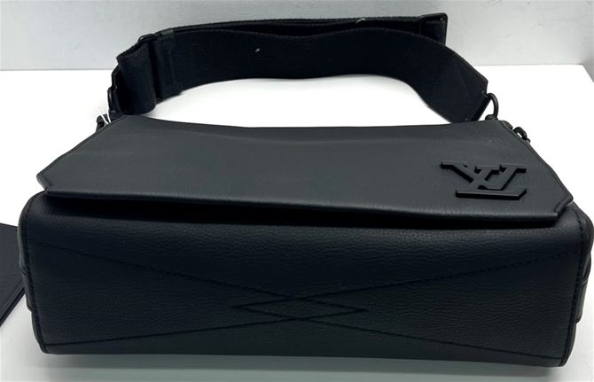 Louis Vuitton Blue Leather Aerogram Takeoff Messenger Bag