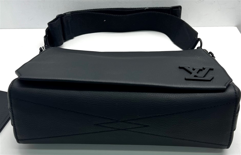 [SALE]LOUIS VUITTON ヴィトンTakeoff Messenger[わずかレア] Alpha Messenger Monogram Eclipse Canvas - Men - Bags | LOUIS