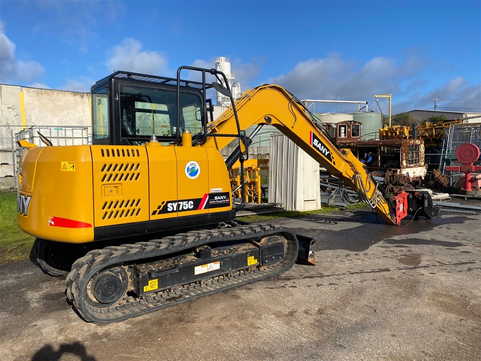 2021 Sany Hydraulic Excavator with Attachments – 7.28T