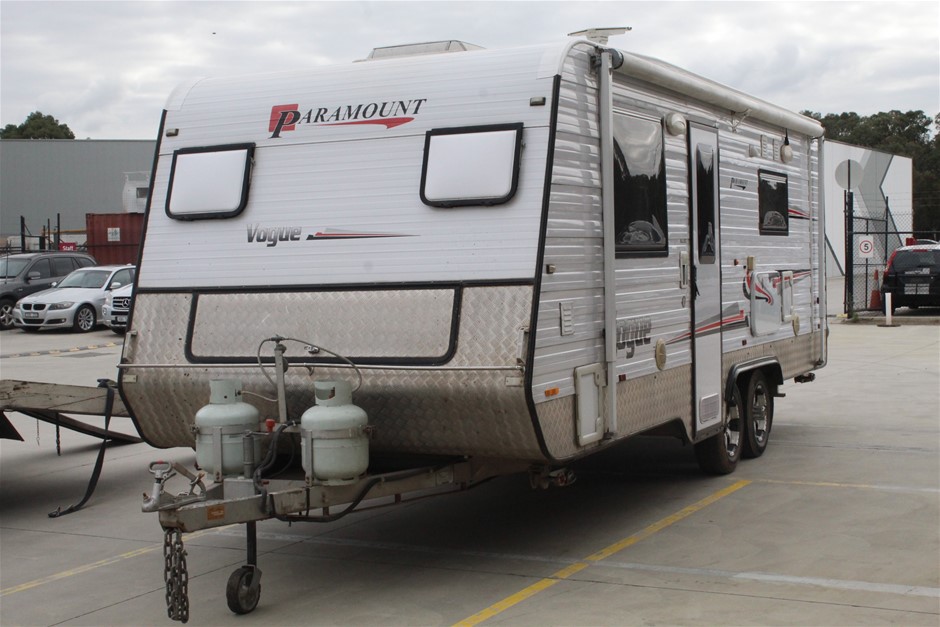 Unreserved - 2013 PARAMOUNT VOGUE CARAVAN