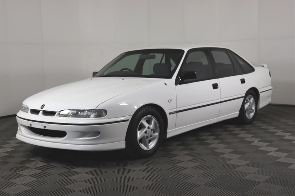 1994 Holden VR Commodore Executive (Factory V8) Manual Sedan Auction ...